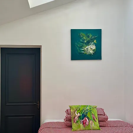 Apartment Artists Space *